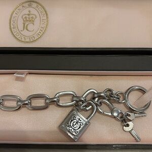 🩷PRICE IS FIRM🩷Juicy Couture Silver Lock And Key Charm Bracelet